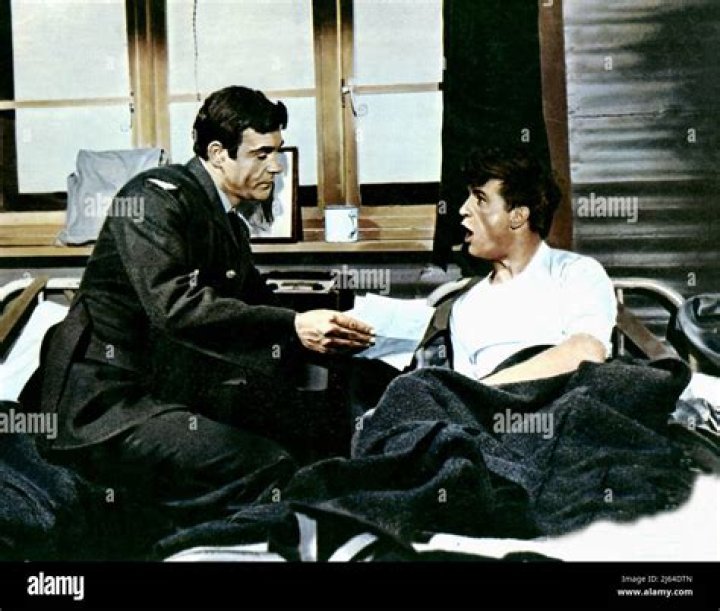 Alfred Lynch Biography, Age, Height, Wife, Net Worth, Family