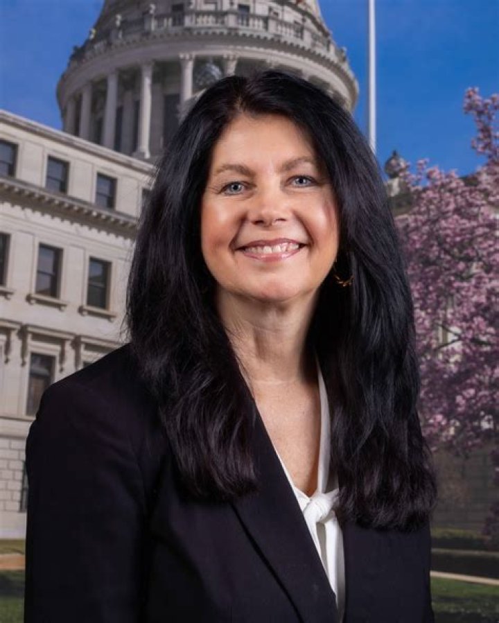 Angela Burks Hill Biography, Age, Height, Net Worth, Family