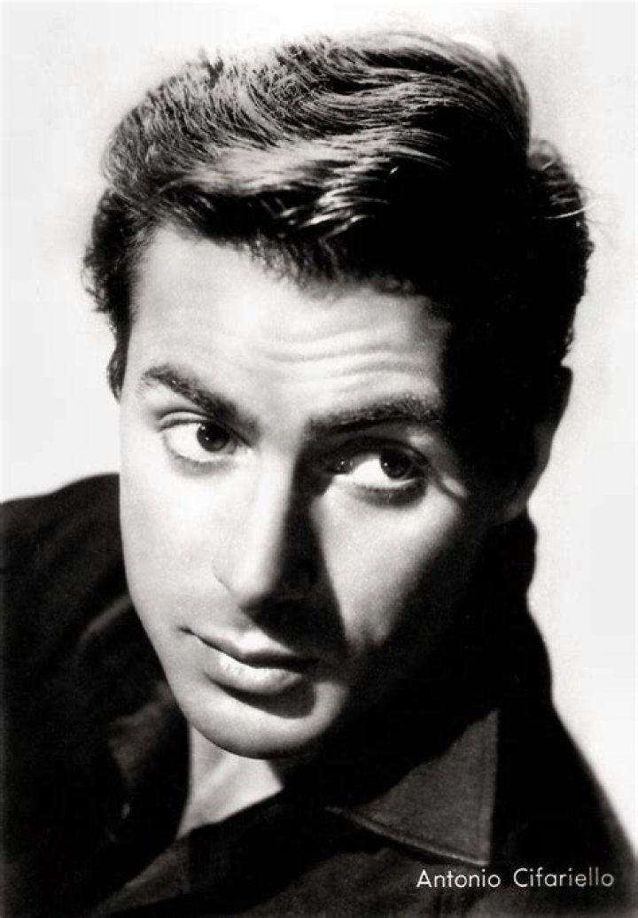 Antonio Cifariello Biography, Age, Height, Wife, Net Worth, Family