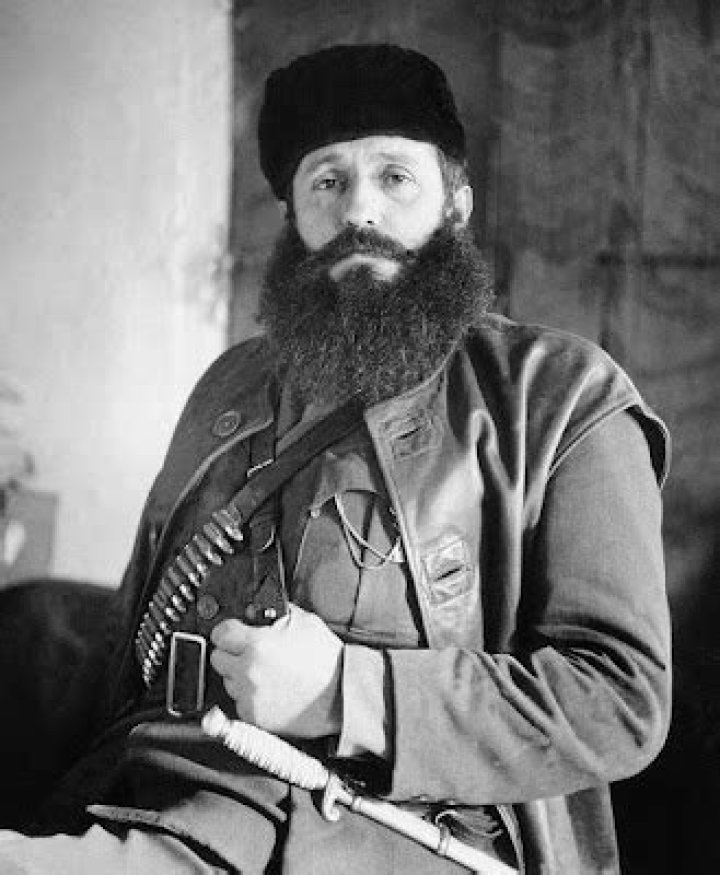 Aris Velouchiotis Biography, Age, Height, Wife, Net Worth and Family