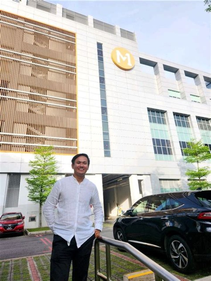 Benny Burt Biography, Age, Height, Wife, Net Worth, Family