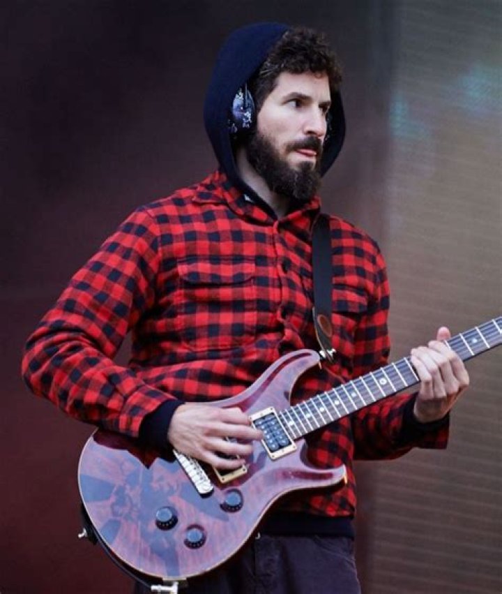 Brad Delson Biography, Age, Height, Wife, Net Worth, Family