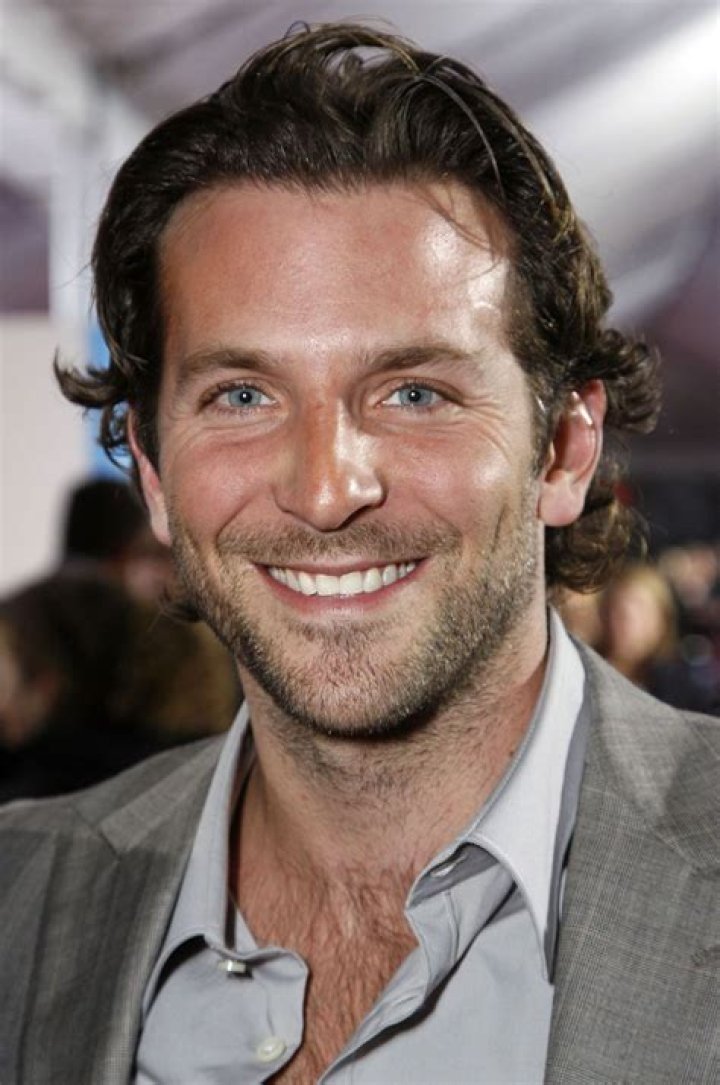 Bradley Cooper Biography, Age, Height, Wife, Net Worth, Family