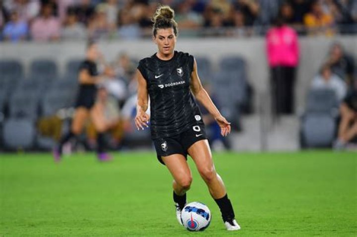 Cari Roccaro Biography, Age, Height, Husband, Net Worth, Family