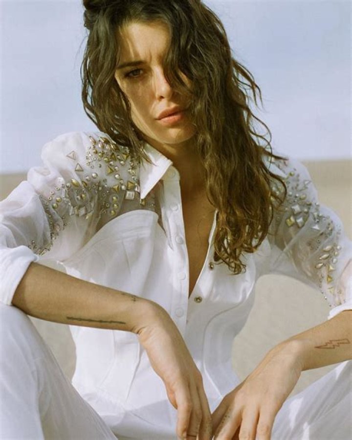 Carly Foulkes Biography, Age, Height, Husband, Net Worth, Family