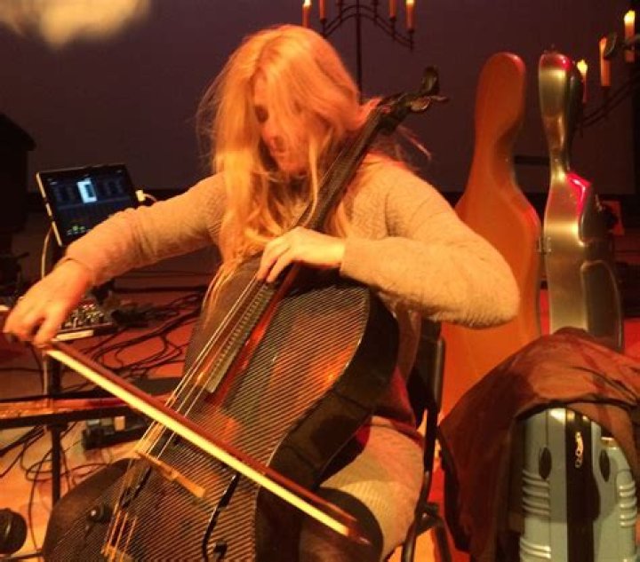 Caroline Lavelle Biography, Age, Height, Husband, Net Worth, Family