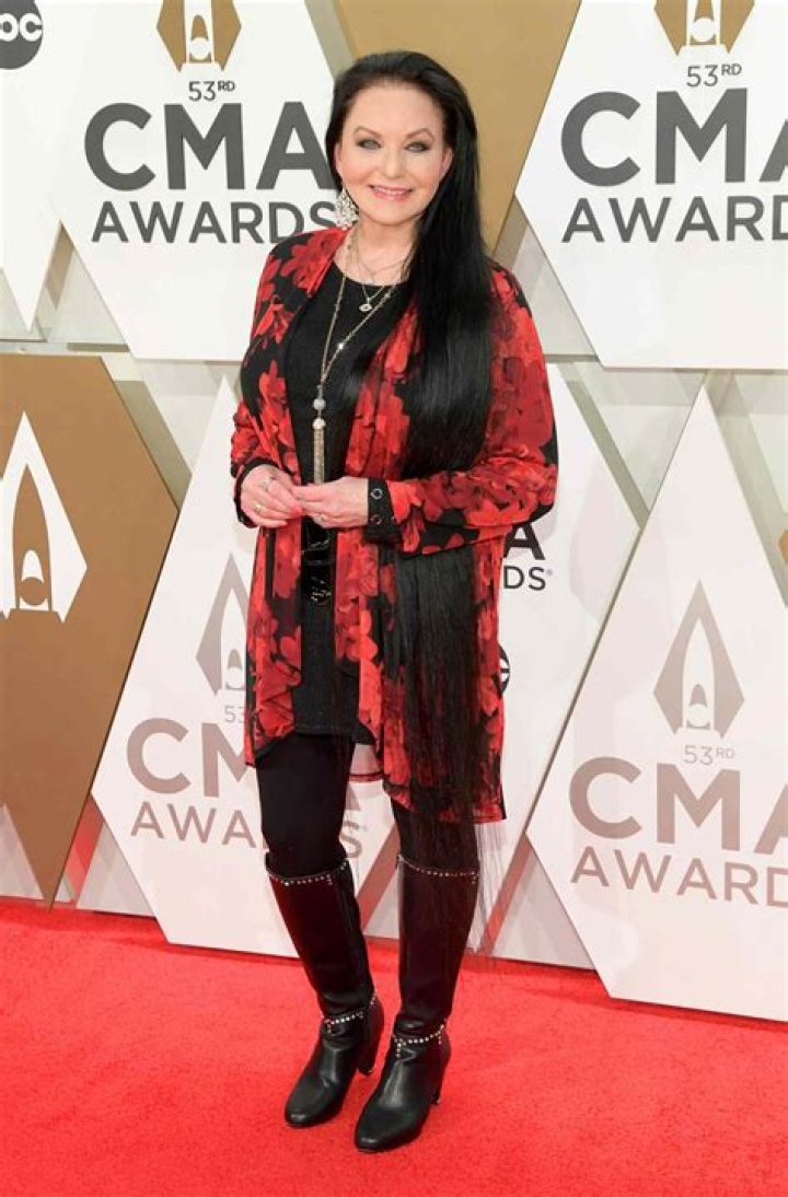 Crystal Gayle biografía, edad, altura, esposa, net worth, familia