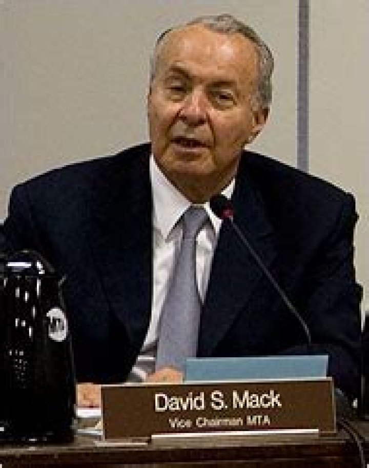 David S. Mack Biography, Age, Height, Wife, Net Worth and Family