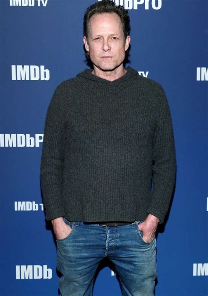 Dean Winters Biography, Age, Height, Wife, Net Worth, Family