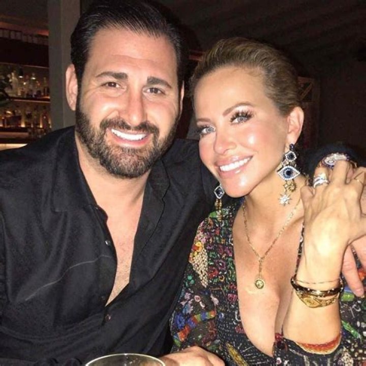 Dina Manzo Biography, Age, Height, Husband, Net Worth, Family