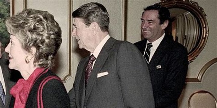 Doug Coe biografía, edad, altura, esposo, net worth, familia