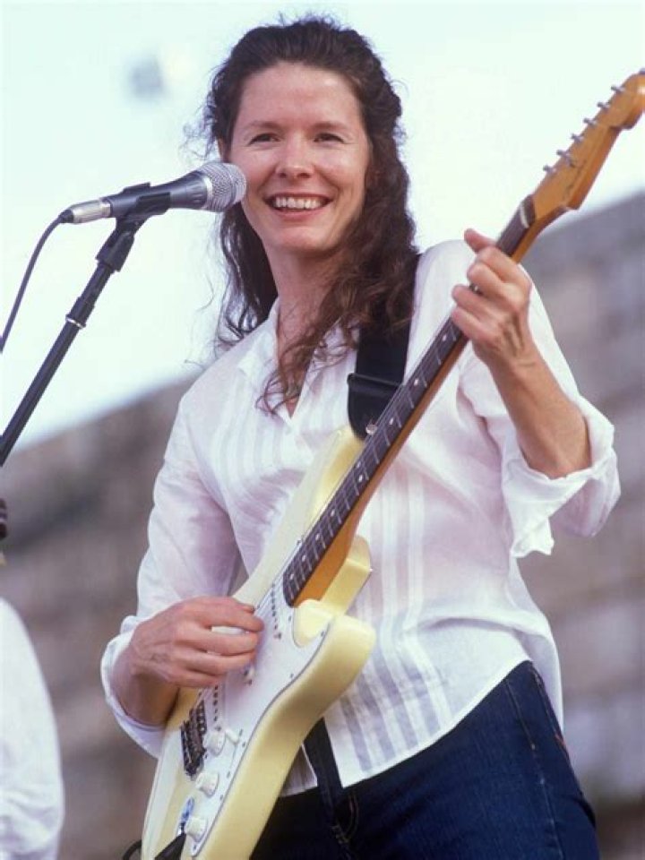 Edie Brickell Biography, Age, Height, Husband, Net Worth, Family