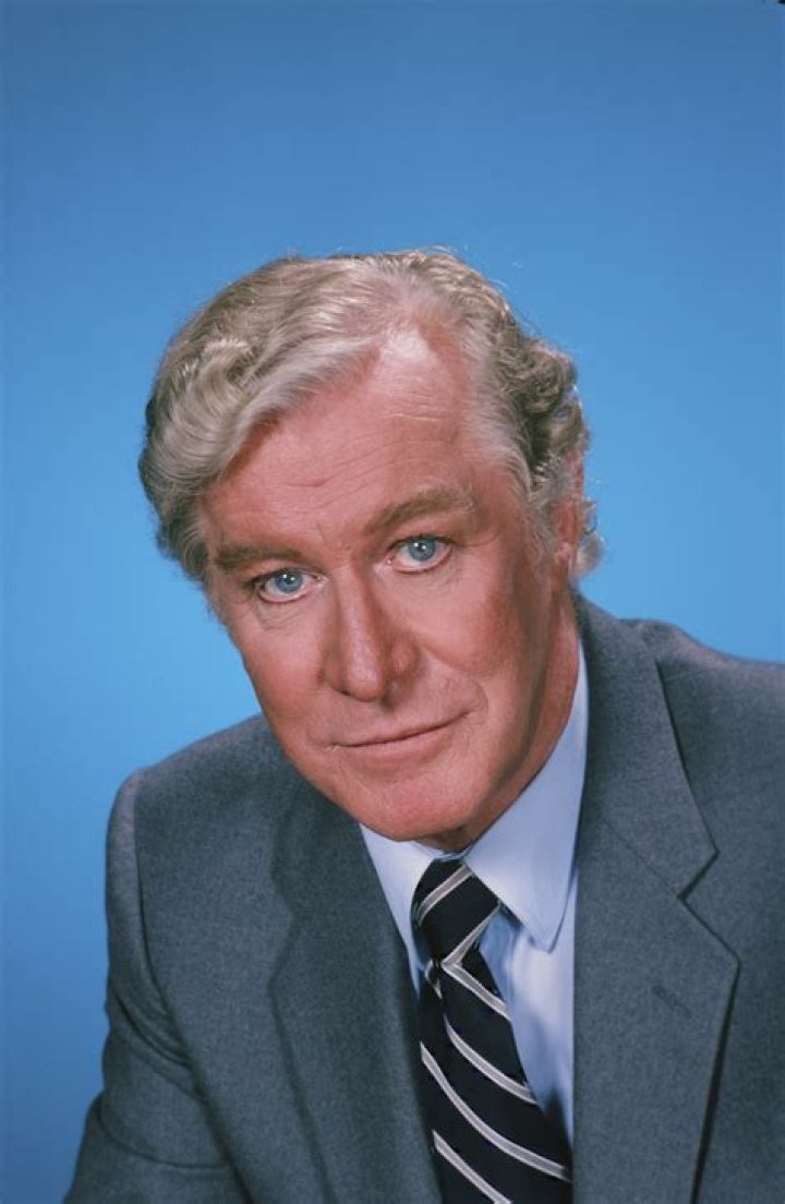 Edward Mulhare Biography, Age, Height, Wife, Net Worth, Family