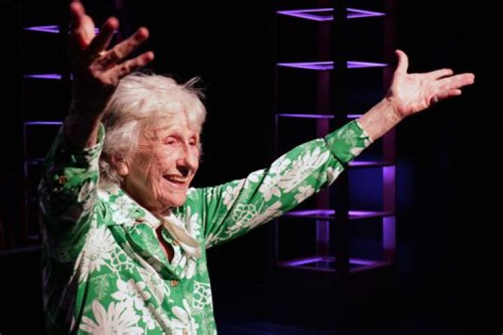 Fay DeWitt Biography, Age, Height, Husband, Net Worth, Family