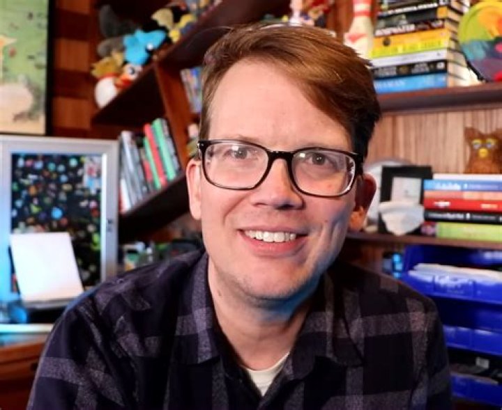 Hank Green Biography, Age, Height, Wife, Net Worth, Family