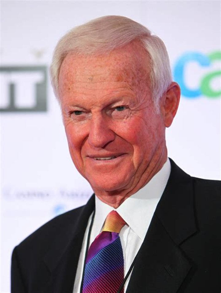 Harvey Mackay biografía, edad, altura, esposo, net worth, familia