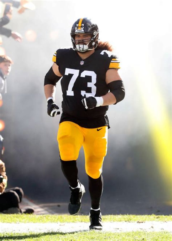 Isaac Seumalo Biography, Age, Height, Wife, Net Worth, Family