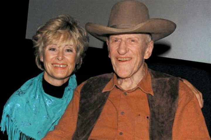 James Arness Biography, Age, Height, Wife, Net Worth, Family