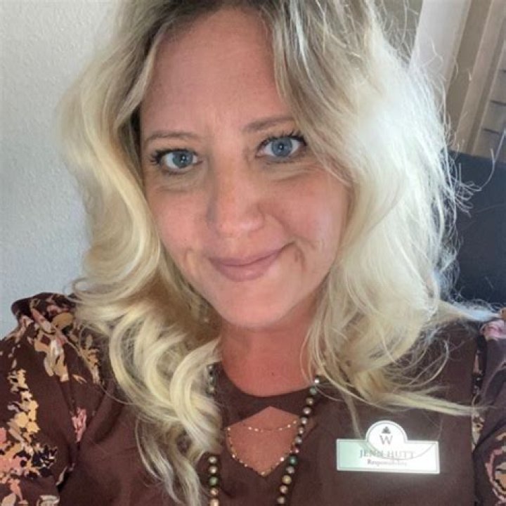 Jennifer Hutt Biography, Age, Height, Husband, Net Worth, Family