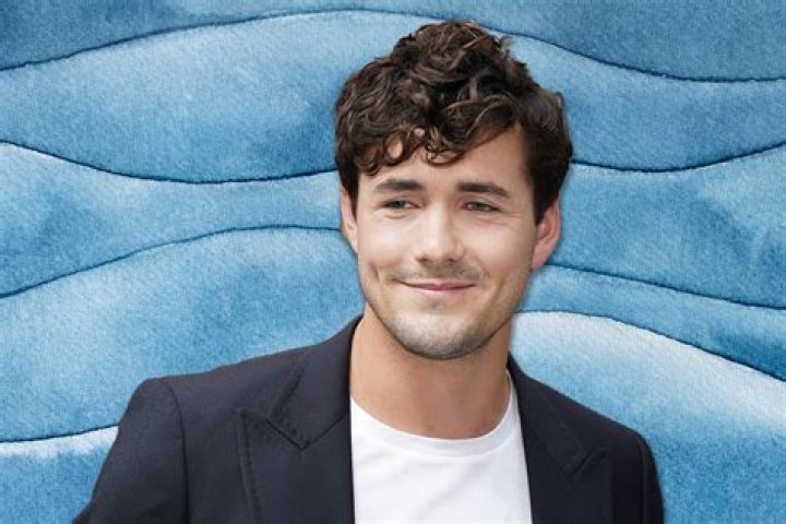 Jonah Hauer-King Biography, Age, Height, Wife, Net Worth, Family