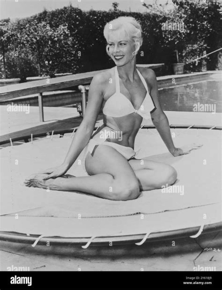 Kate Manx Biography, Age, Height, Husband, Net Worth, Family