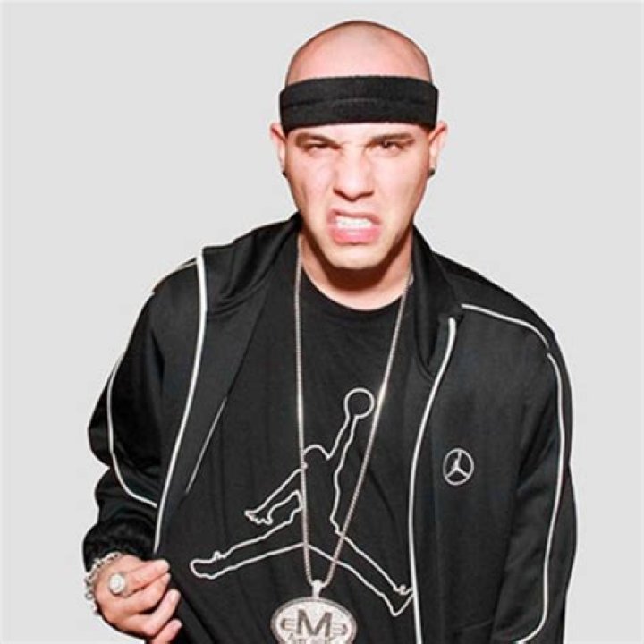 Kendo Kaponi Biography, Age, Height, Wife, Net Worth, Family