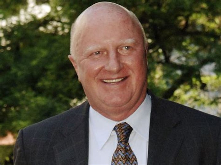 L. Dennis Kozlowski biografía, edad, altura, esposo, net worth, familia