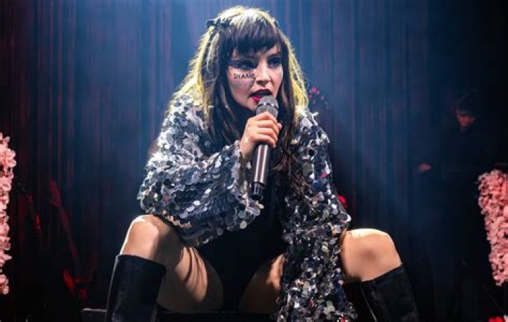 Lauren Mayberry Biography, Age, Height, Husband, Net Worth, Family