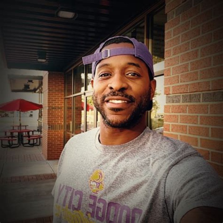 Lewis Clinch Biography, Age, Height, Wife, Net Worth, Family