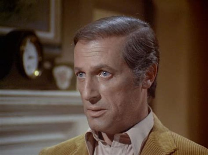 Lloyd Bochner Biography, Age, Height, Wife, Net Worth, Family