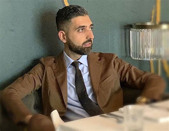 Mahmoud Reza Khavari Biography, Age, Height, Wife, Net Worth, Family