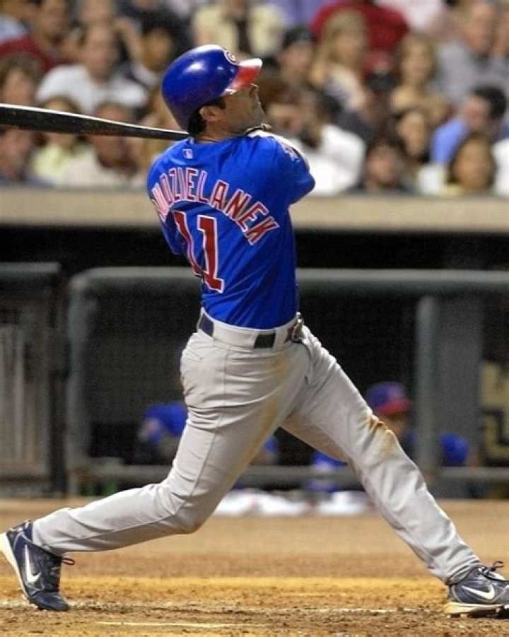 Mark Grudzielanek Biography, Age, Height, Wife, Net Worth, Family