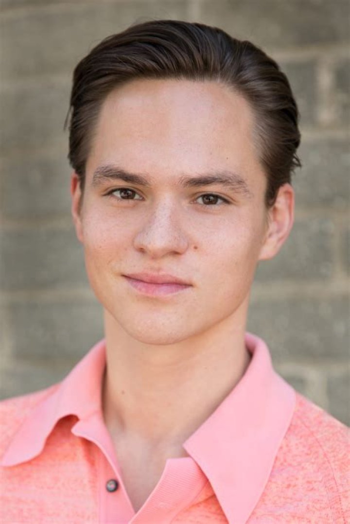 Mark L. Young Biography, Age, Height, Wife, Net Worth, Family