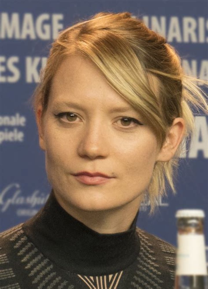 Mia Wasikowska Biography, Age, Height, Husband, Net Worth, Family