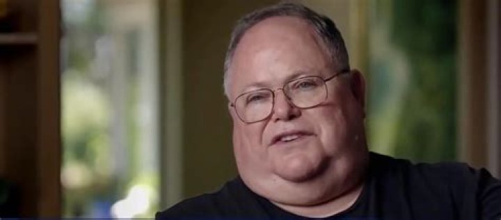 Michael Scott (Apple) Biography, Age, Height, Wife, Net Worth and Family