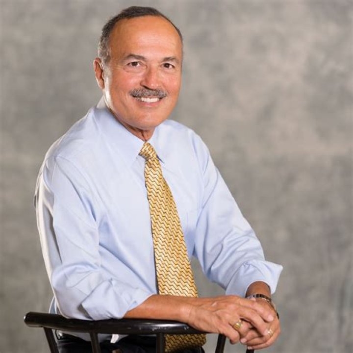 Mike Holt Biography, Age, Height, Wife, Net Worth, Family