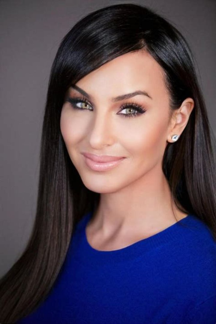 Molly Bloom Biography, Age, Height, Husband, Net Worth, Family