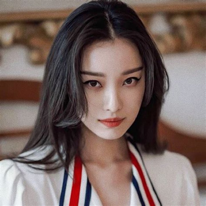 Ni Ni Biography, Age, Height, Husband, Net Worth, Family