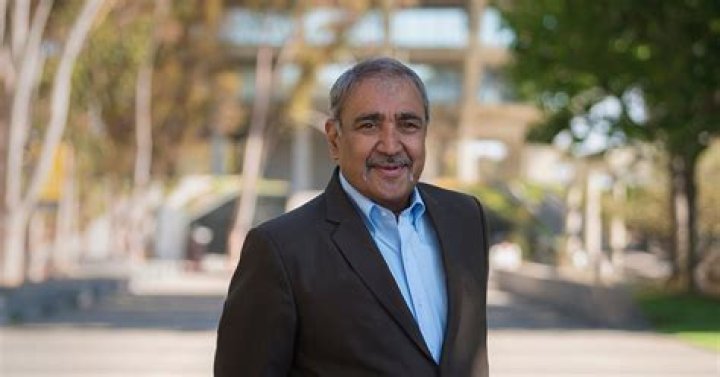 Pradeep Khosla Biography, Age, Height, Wife, Net Worth, Family