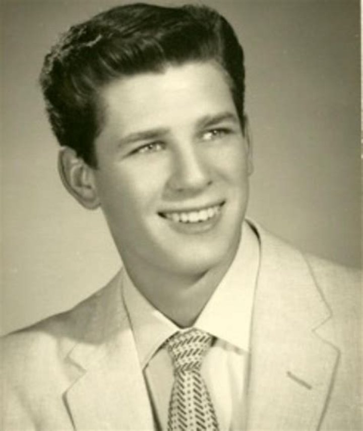 Robert Hyatt Biography, Age, Height, Wife, Net Worth, Family