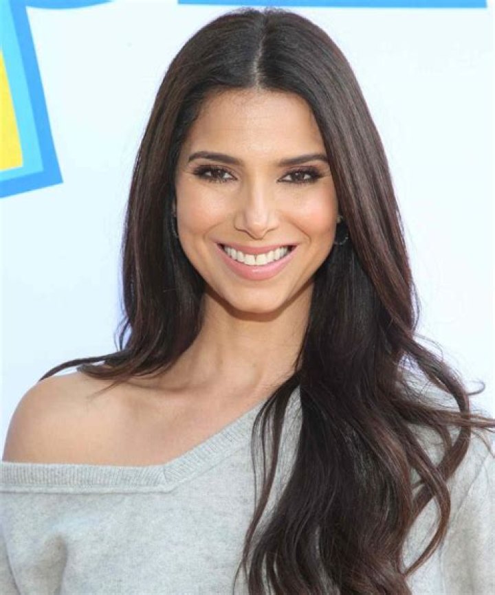 Roselyn Sanchez Biography, Age, Height, Husband, Net Worth, Family