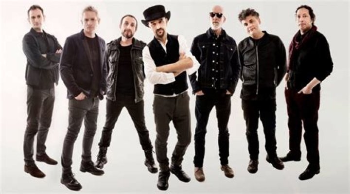 Saul Davies Biography, Age, Height, Wife, Net Worth, Family