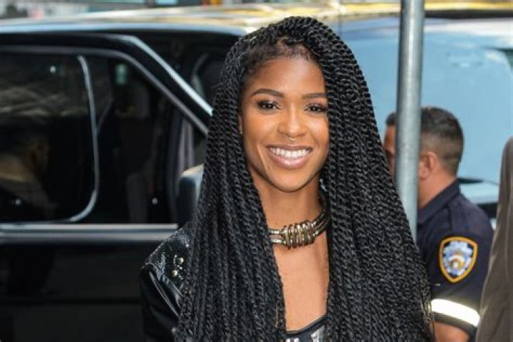 Simone Battle Biography, Age, Height, Husband, Net Worth, Family