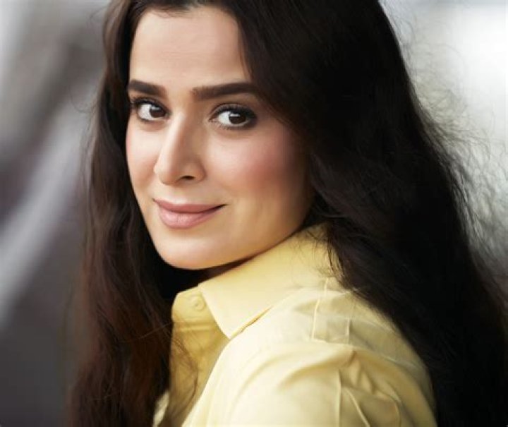 Simone Singh Biography, Age, Height, Husband, Net Worth, Family