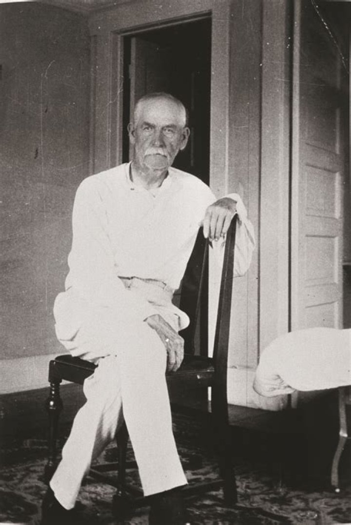 Wyatt Earp Biography, Age, Height, Wife, Net Worth, Family