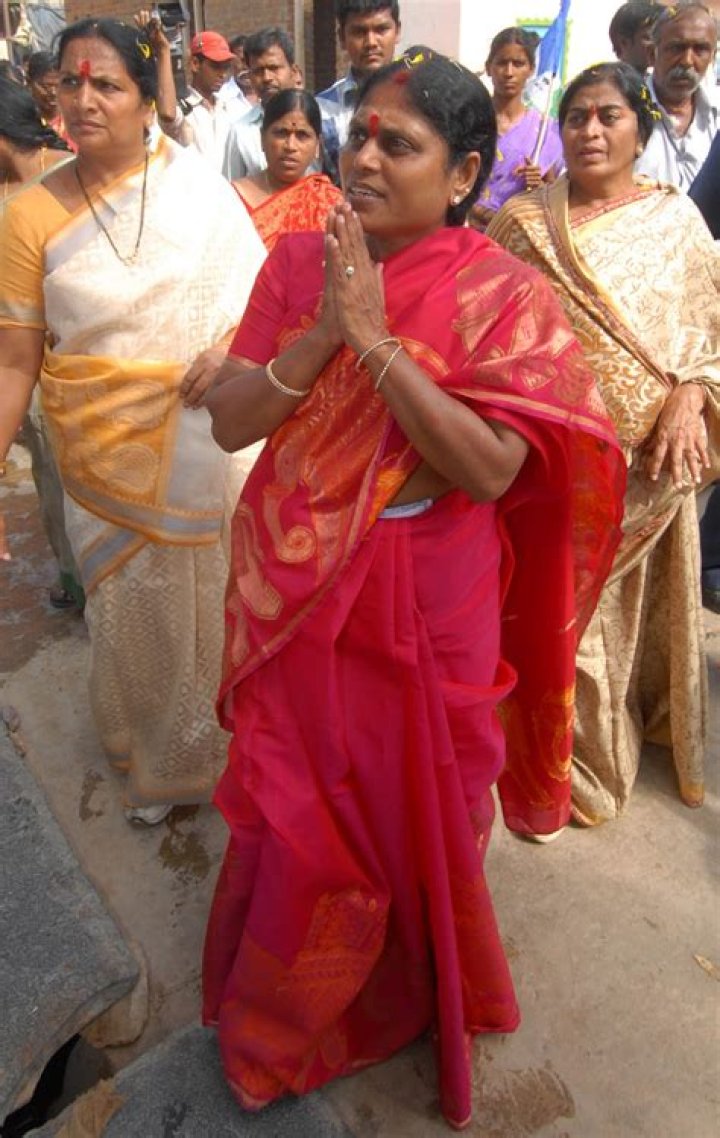 Y. S. Vijayamma Biography, Age, Height, Husband, Net Worth, Family