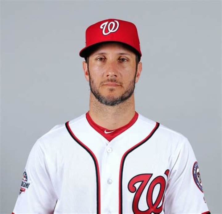 Yan Gomes Biography, Age, Height, Wife, Net Worth, Family